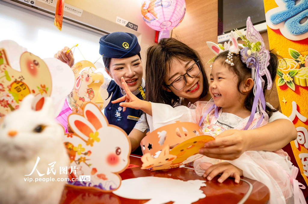 江西南昌：月满旅途 情满中秋