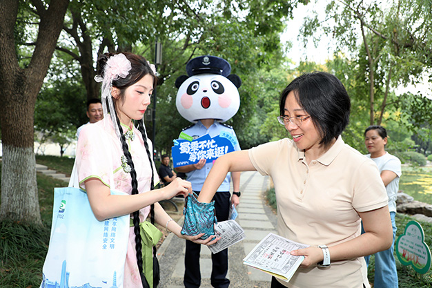 3、引导群众体会“不参与就是最好的防范”.jpg