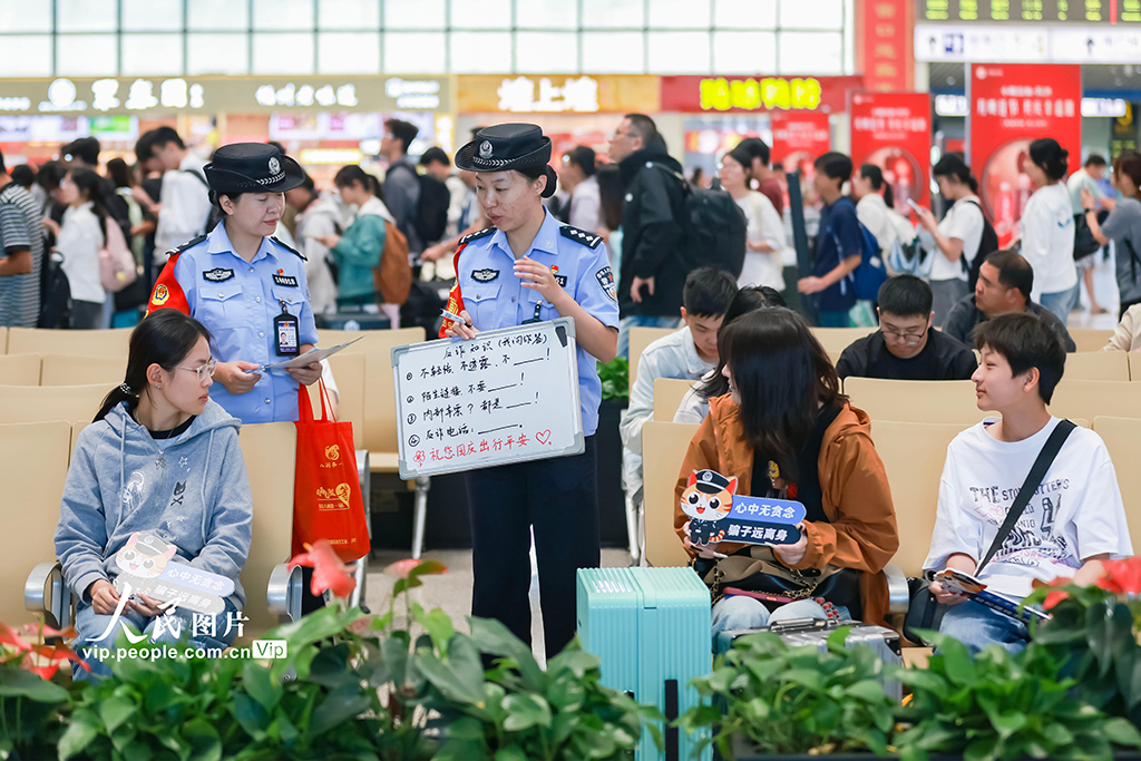 福建福州：反诈小课堂守护返程平安【4】