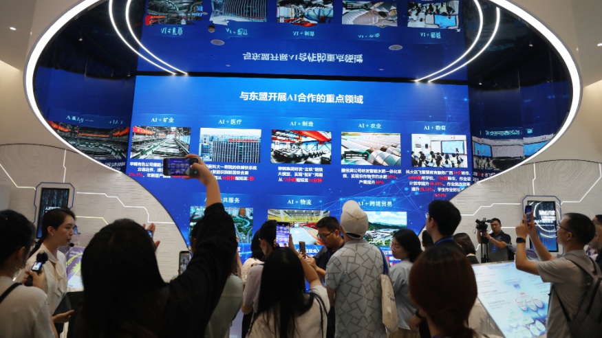 活力中国调研行丨走进中国—东盟国家人工智能应用合作中心