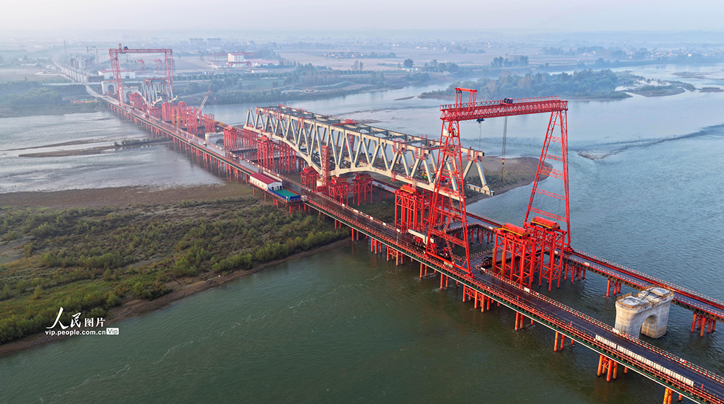 河南：洛阳黄河公铁特大桥建设正酣【2】
